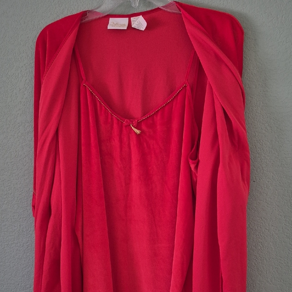 Elegant and Beautiful Robe Set - Picture 2 of 4